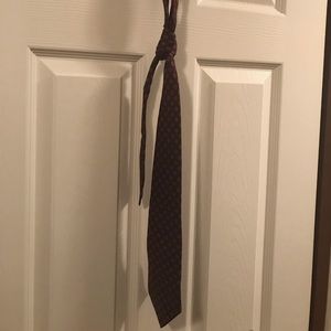 Mens Wechts neck tie maroon w navy blue circles